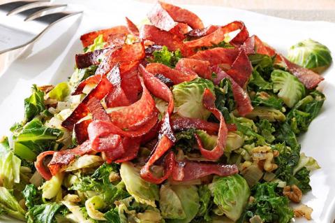 Τσιγαριστά ραδίκια με φρέσκο σκόρδο και μπέικον