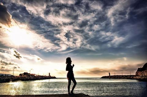 Τα χαμηλά επίπεδα ηλιοφάνειας μπορεί να ενοχοποιούνται για τα παραπανίσια κιλά του χειμώνα