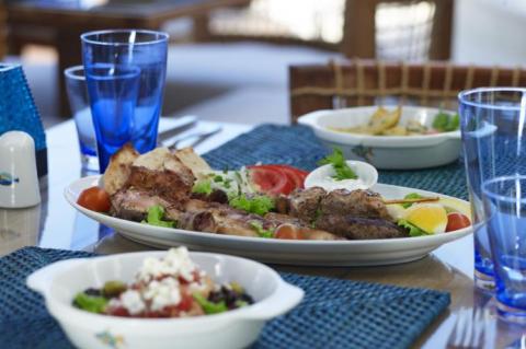 Το BBC αποθεώνει την ελληνική κουζίνα Αυτά τα 8 ελληνικά φαγητά προτείνει ως τα κορυφαία!